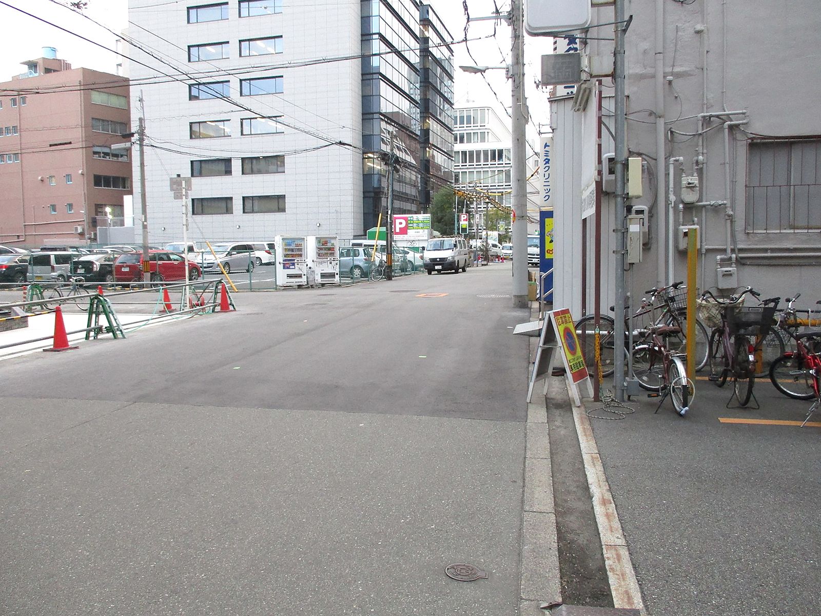 BB第一ビル前面の通り