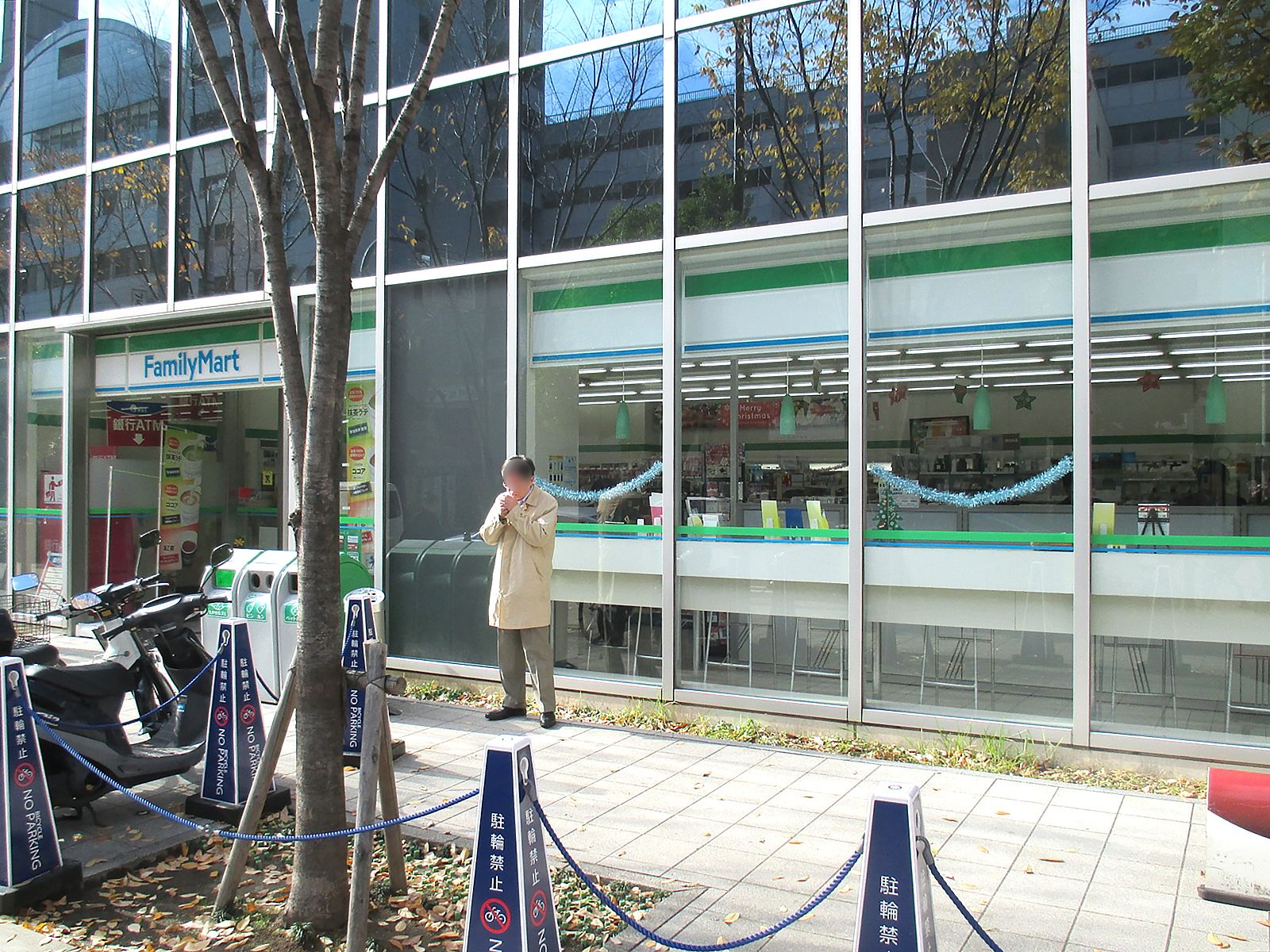 徒歩4分のファミリーマート本町橋店