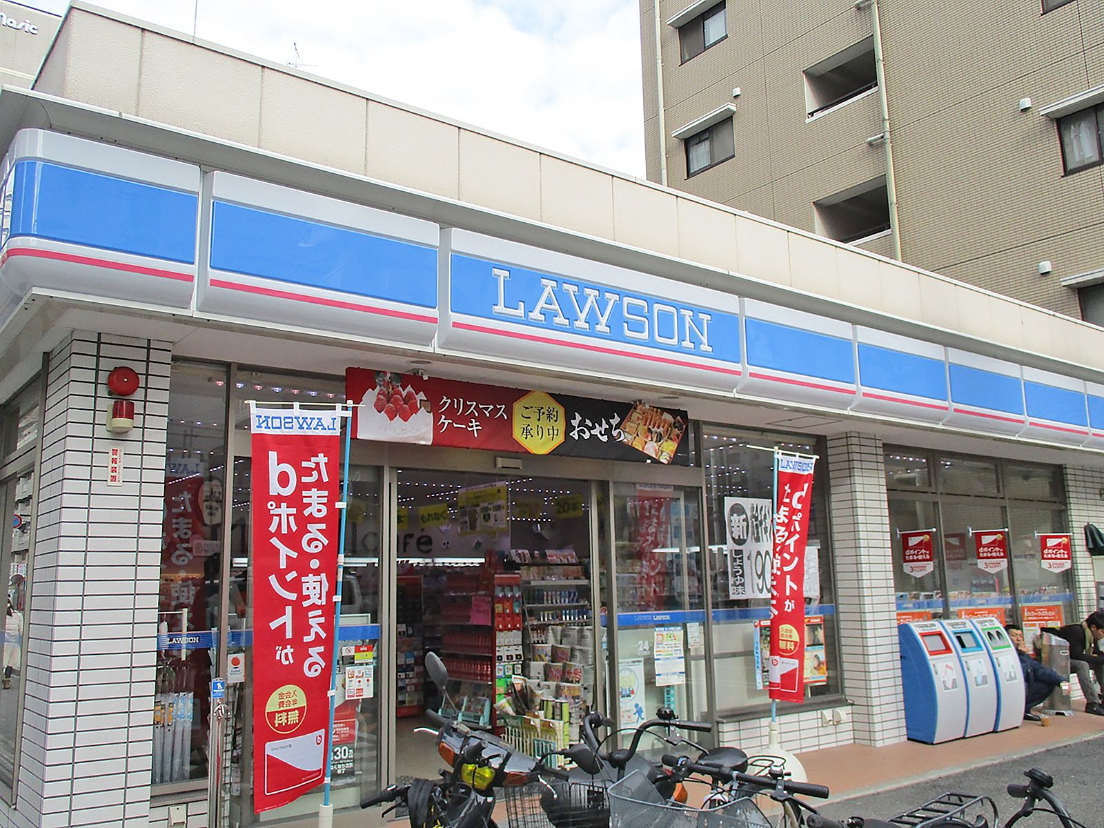 徒歩2分のローソン江坂東店