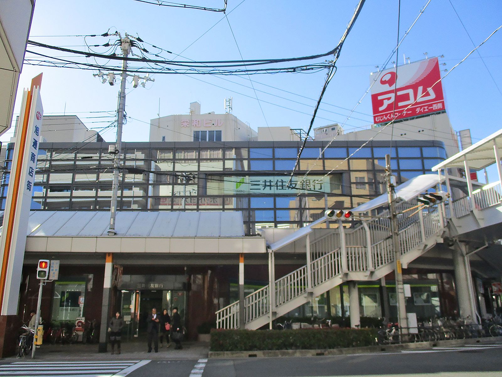 摂津ビル向かいは三井住友銀行