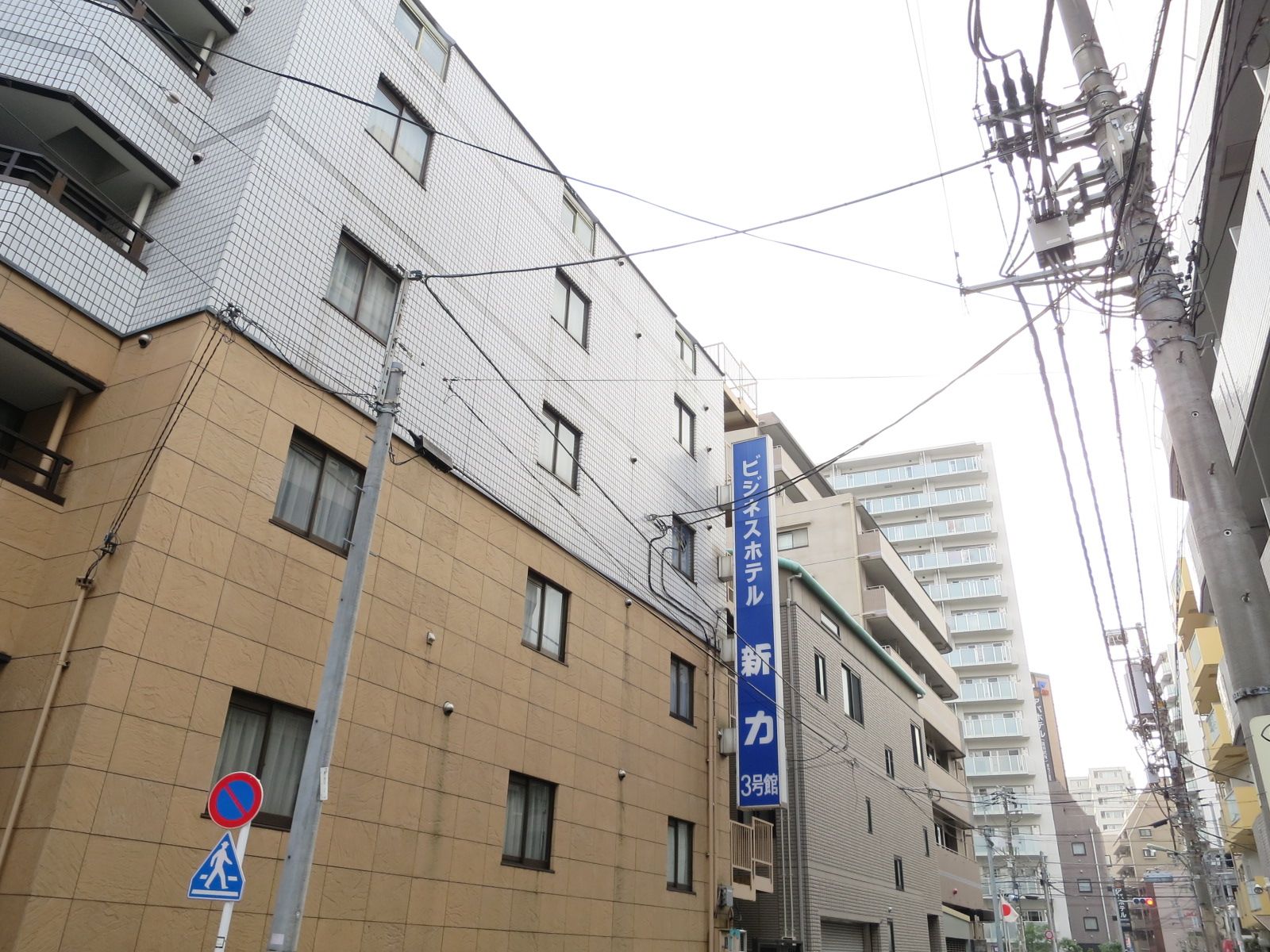 周囲は住宅街