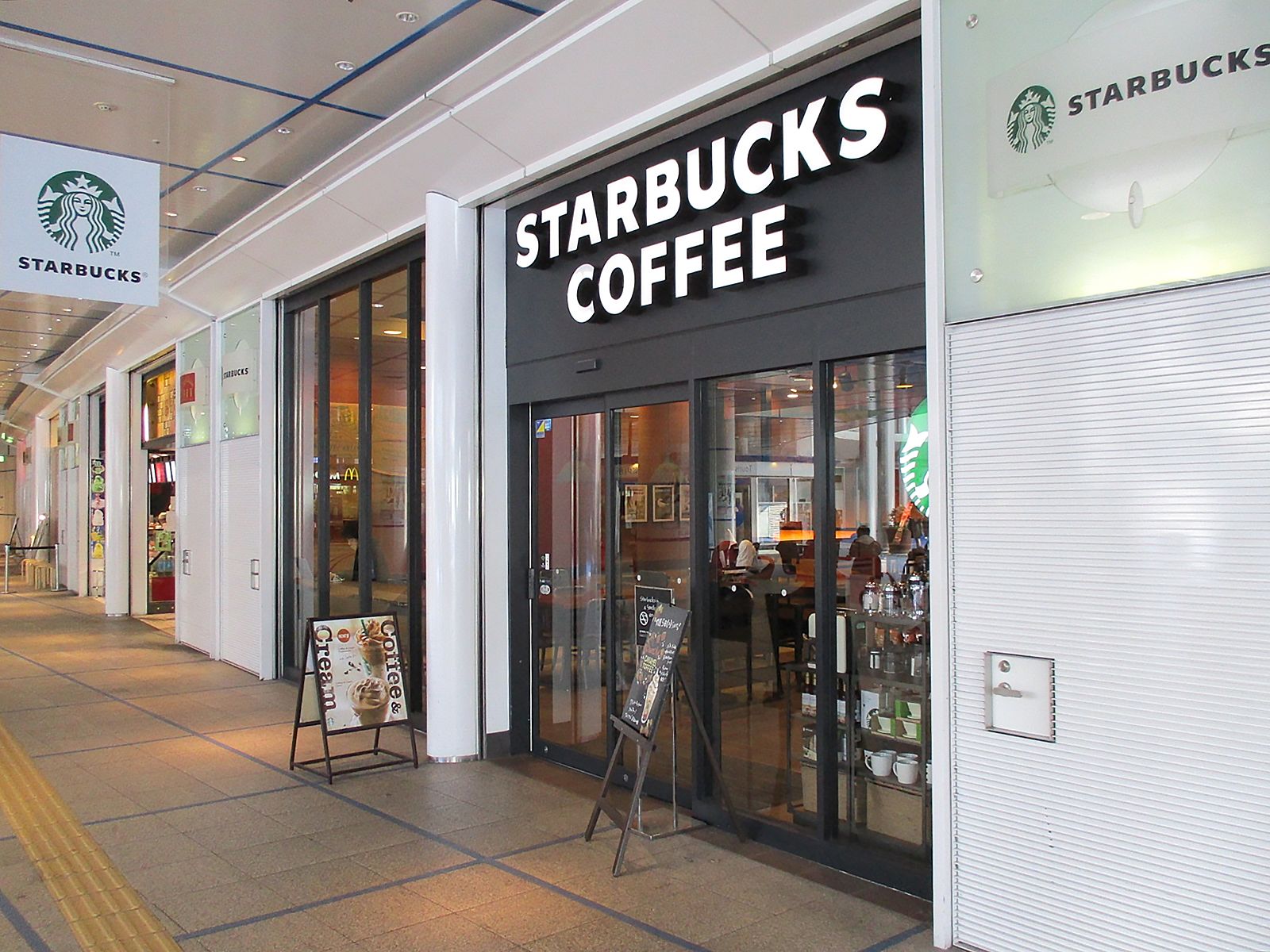 近くのスターバックスコーヒーオアシス21店