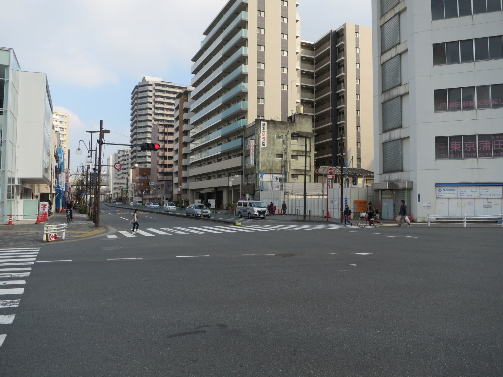 多摩堤通り・あやめ橋交差点向かい