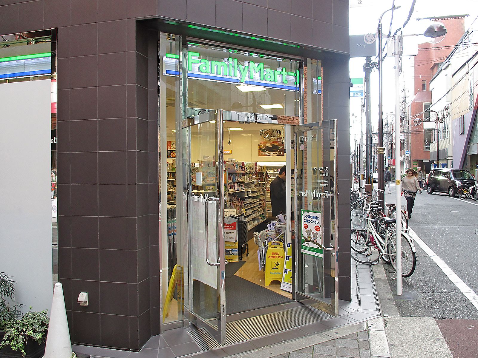至近のファミリーマート鰻谷店