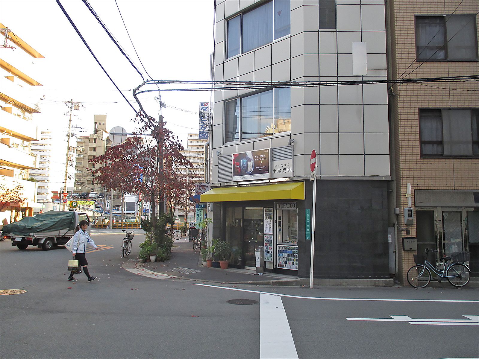 オフィスの向かい