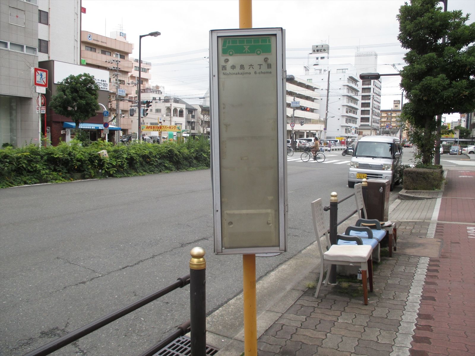 近くの大阪市営バス西中島6丁目