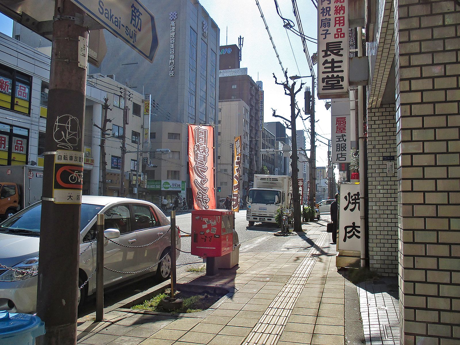 出口日本橋ビル前面の通り