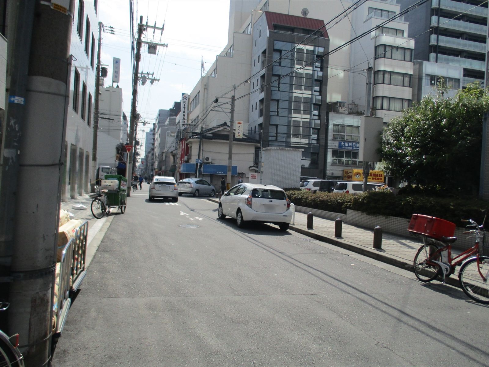 中川ビル前面の通り
