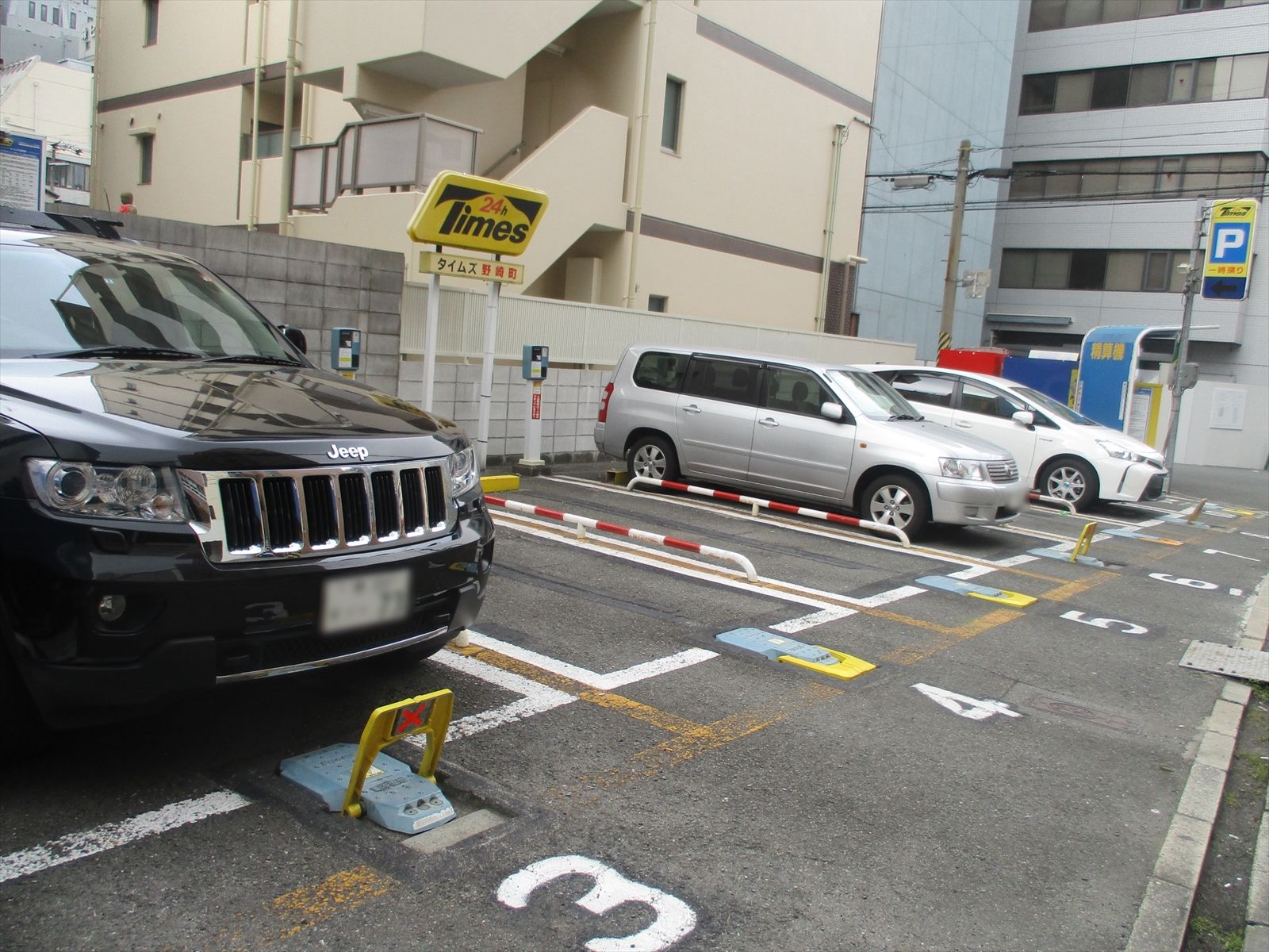 オフィスビル近くのコインパーキング