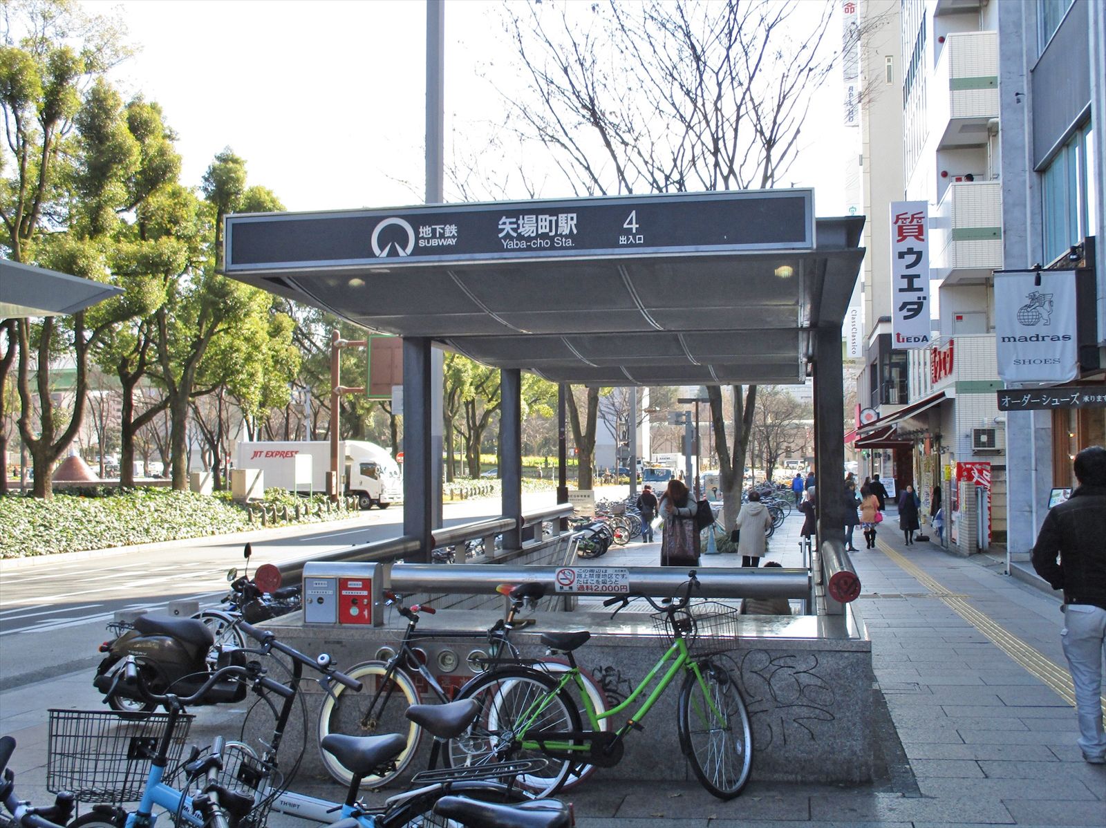 最寄りの「矢場町駅」4番出入口