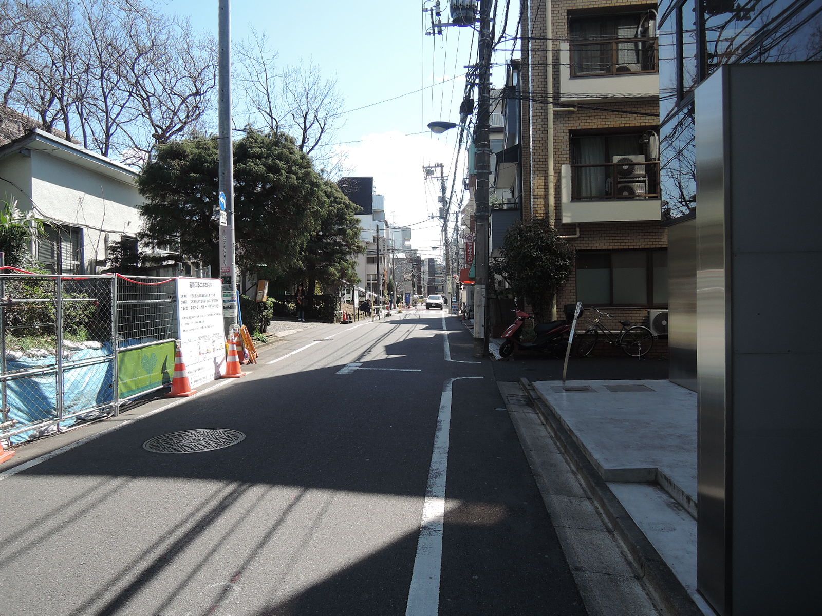 閑静な住宅街に立地