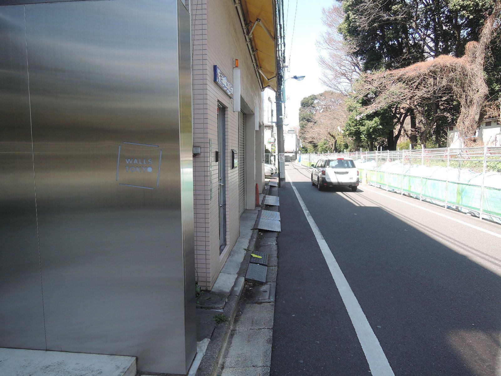 オフィスビル前面道路