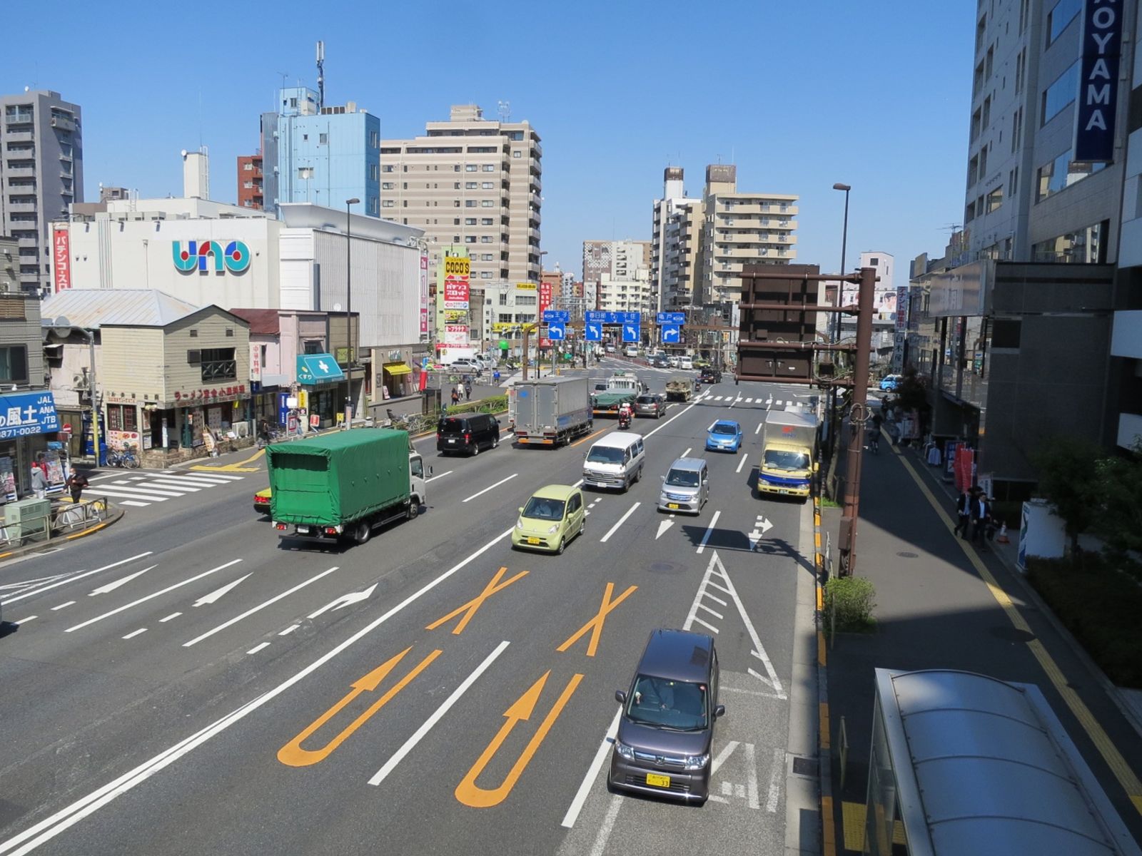 プラザM前面の昭和通り