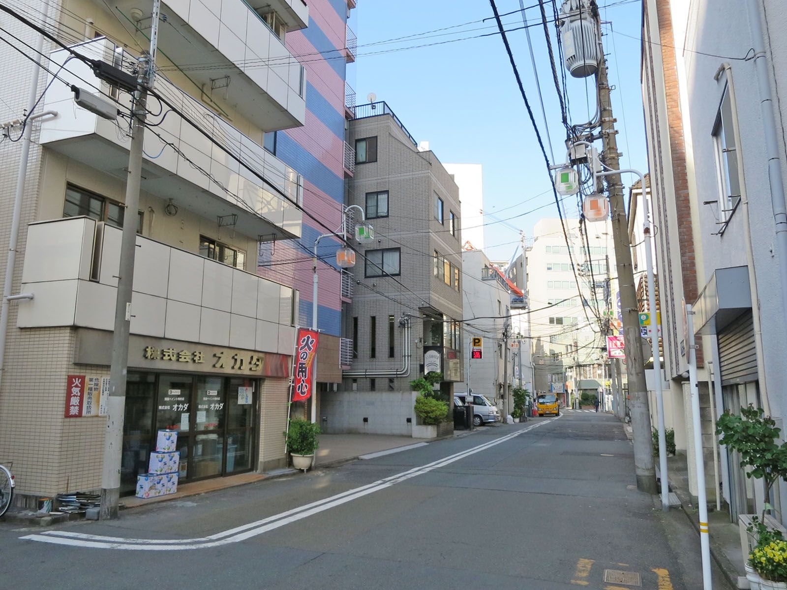 岡田ビル前面の通り