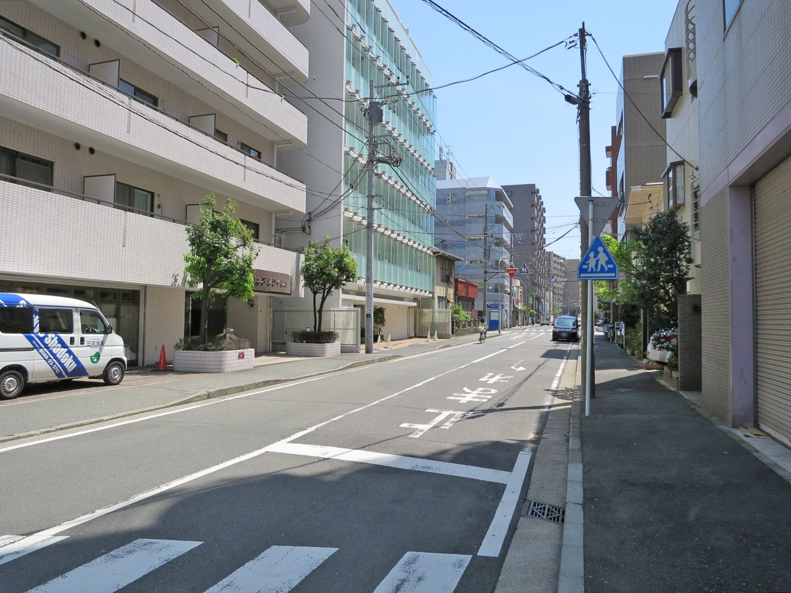 林ビル前面の通り