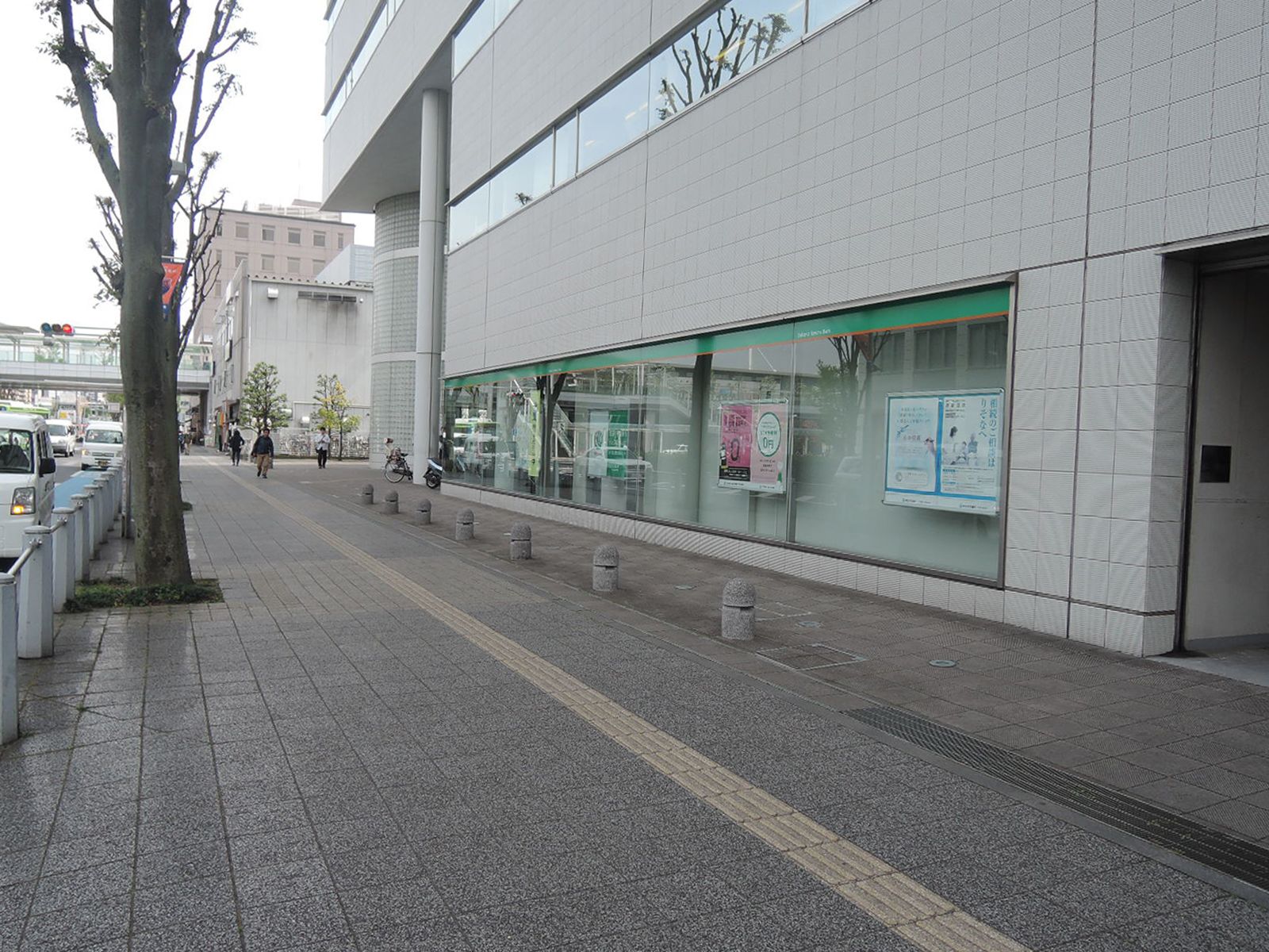 前面の歩道