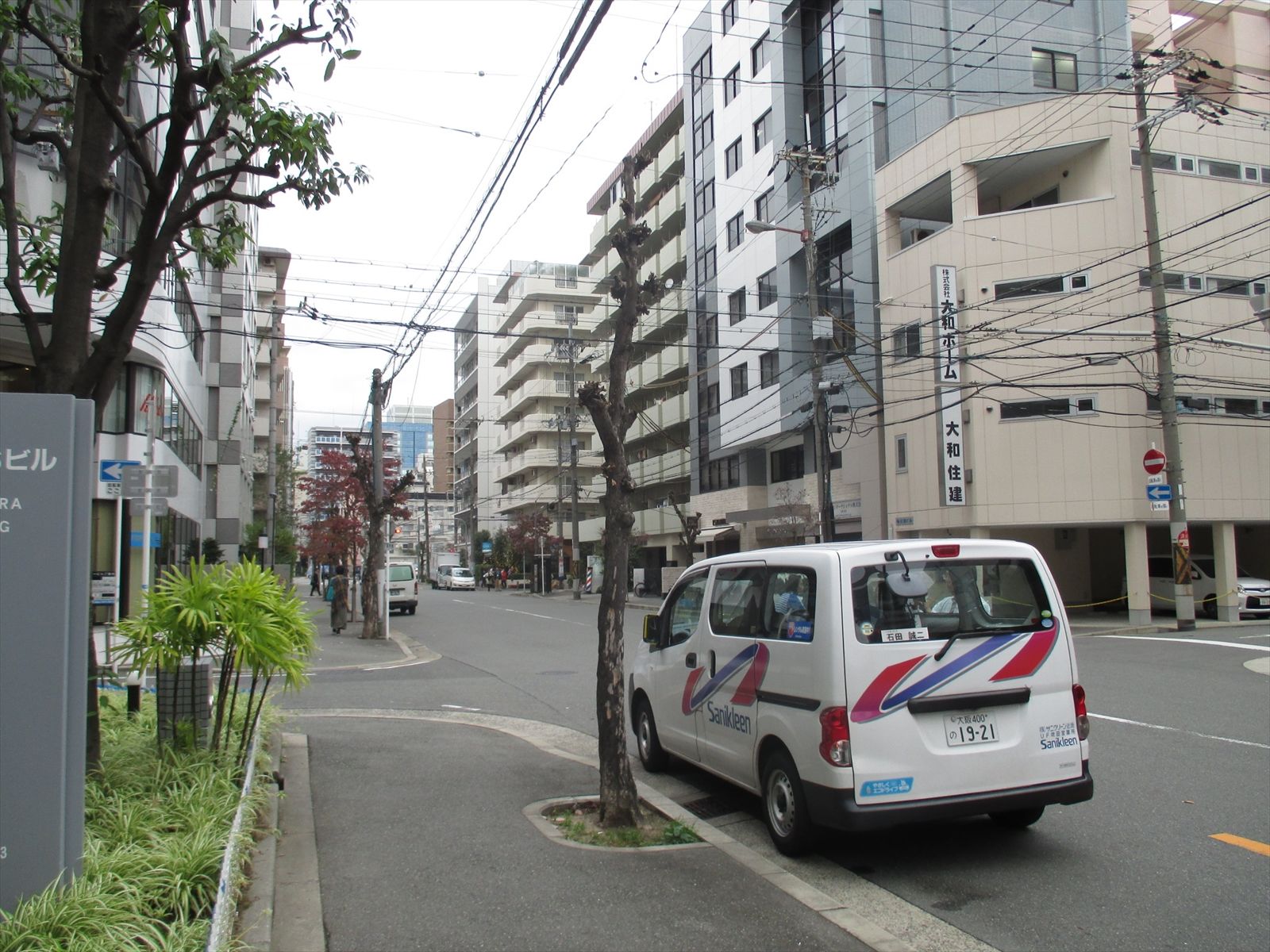 花原第6ビル前面の通り