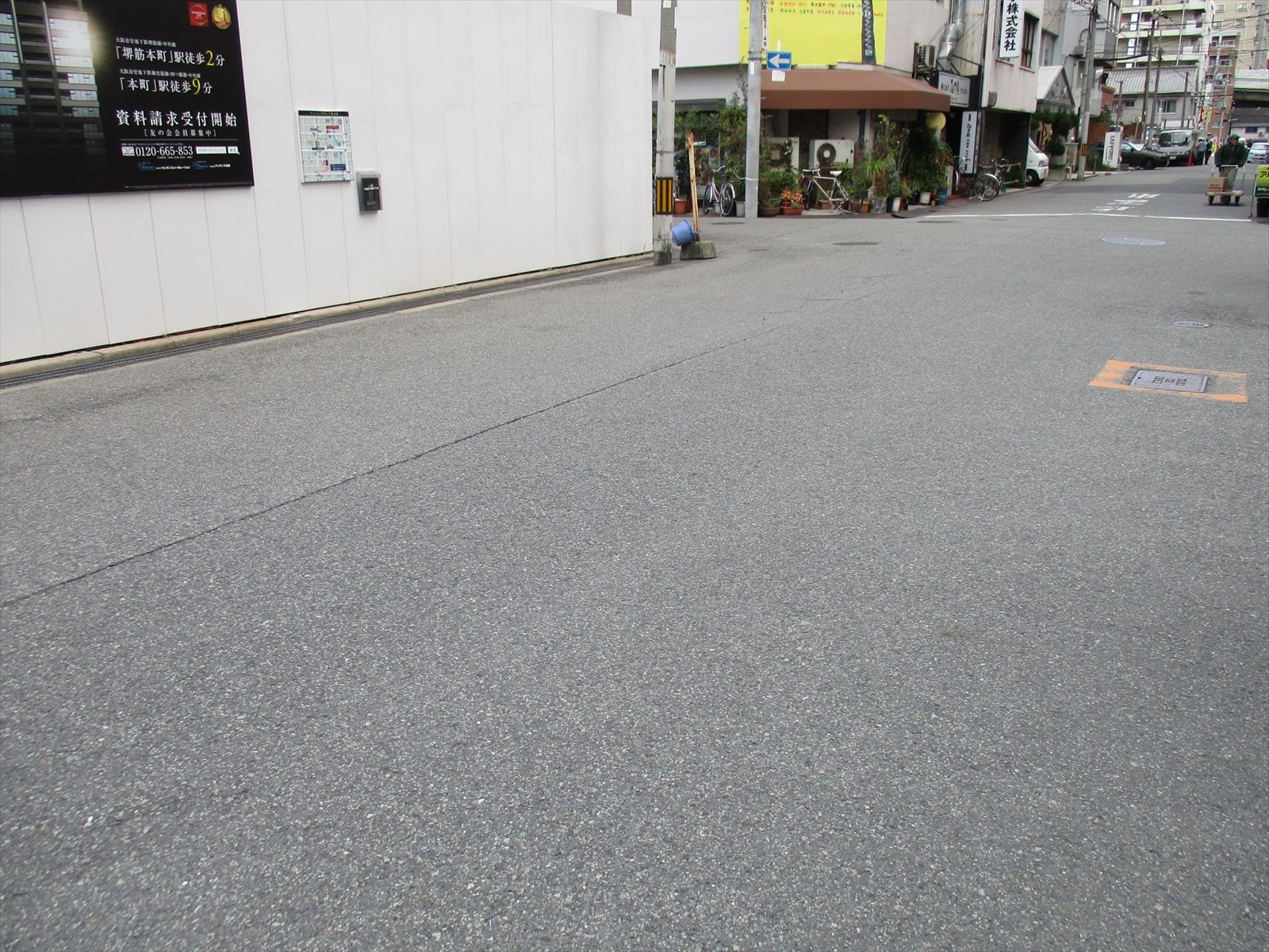 オフィスビル前道路