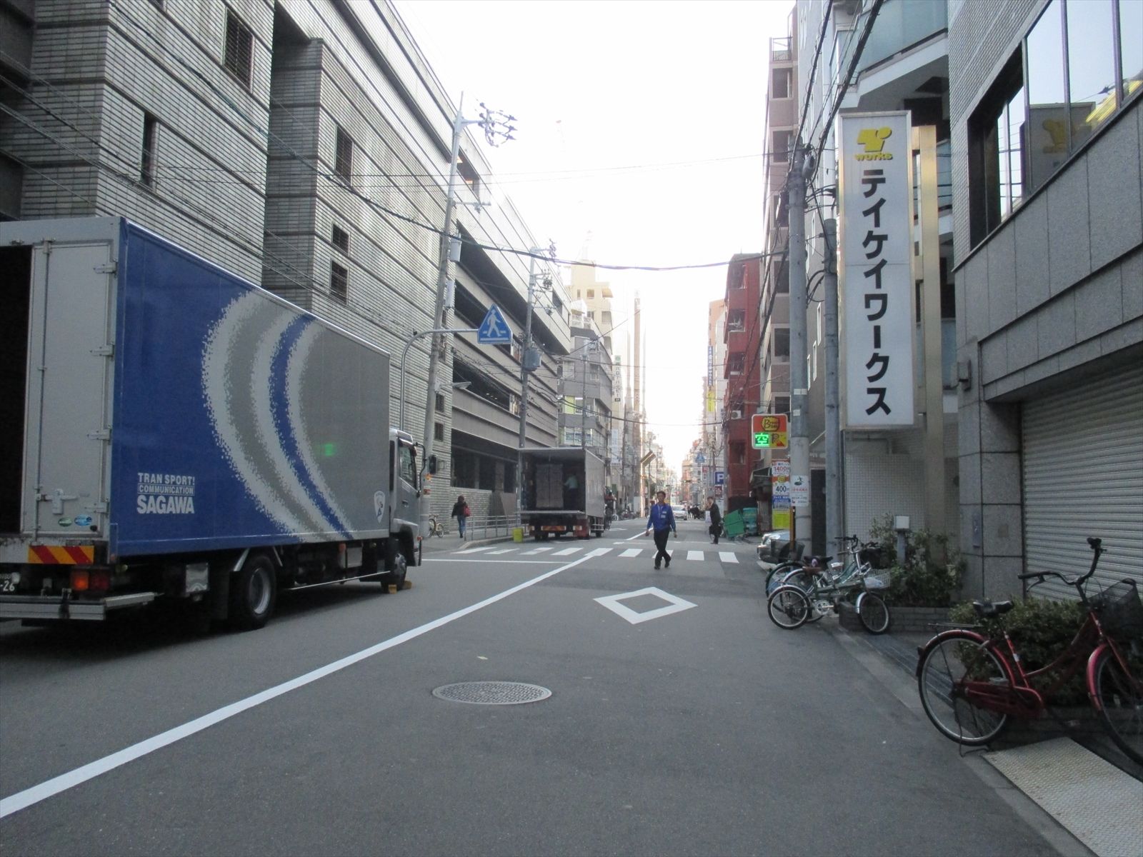 オフィス前面の通り
