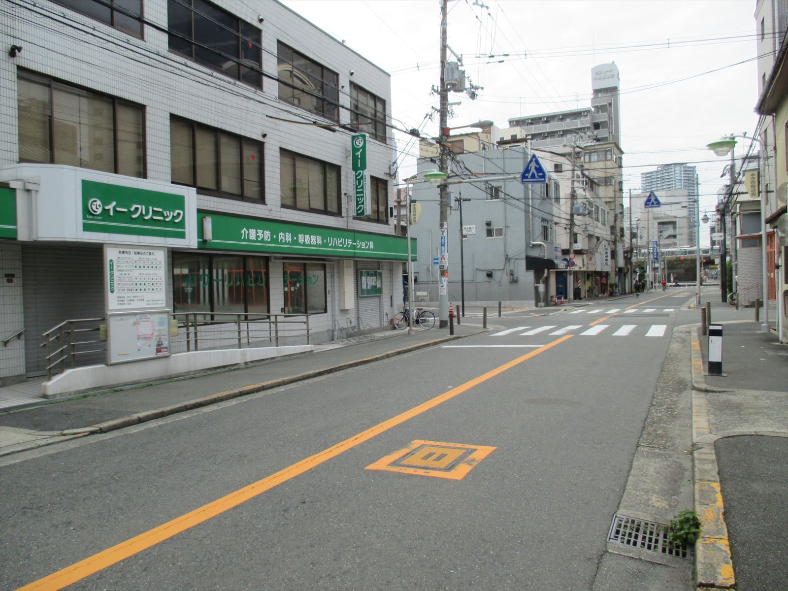 オフィスビル前道路