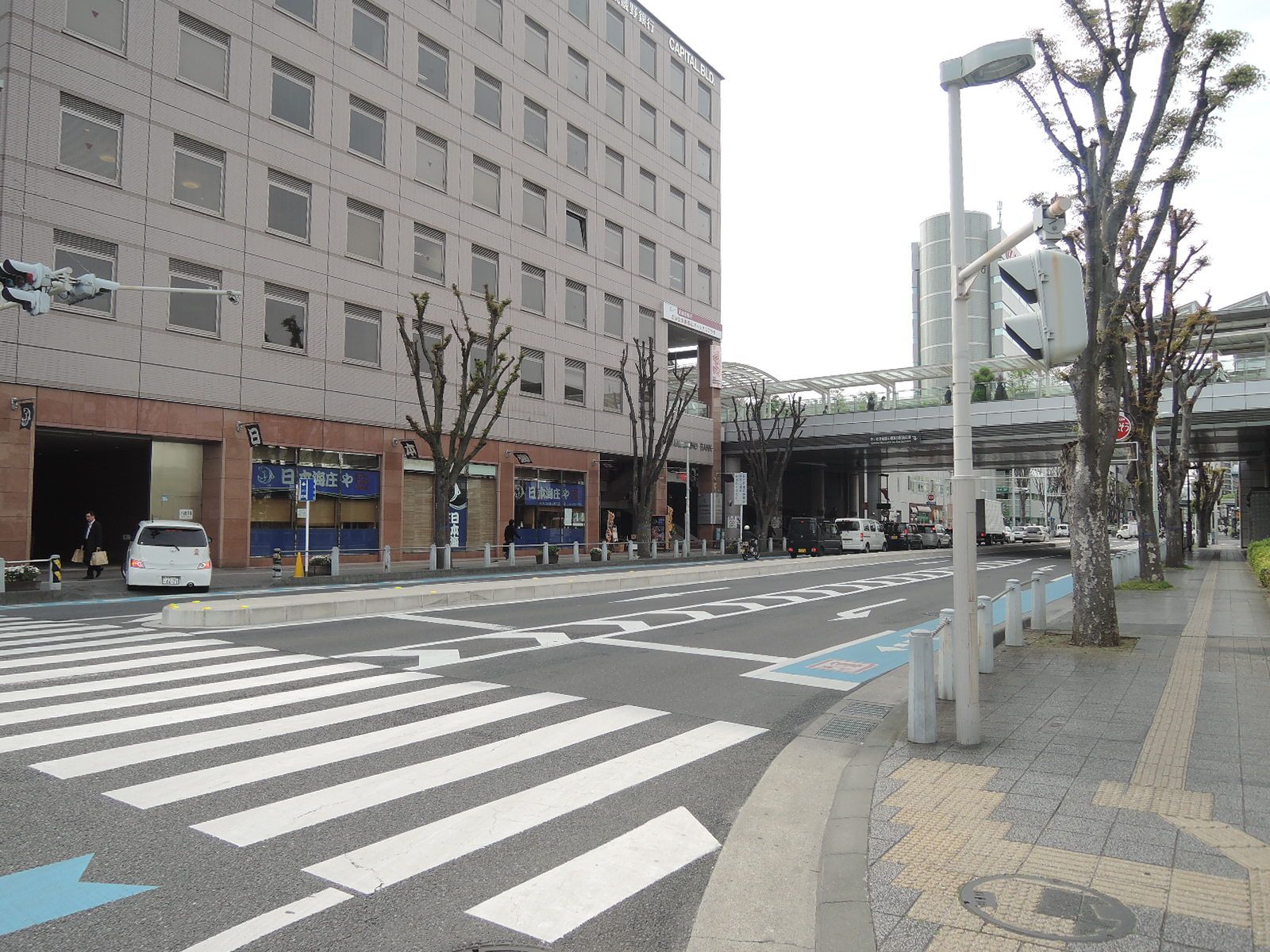 キャピタルビル前面の通り