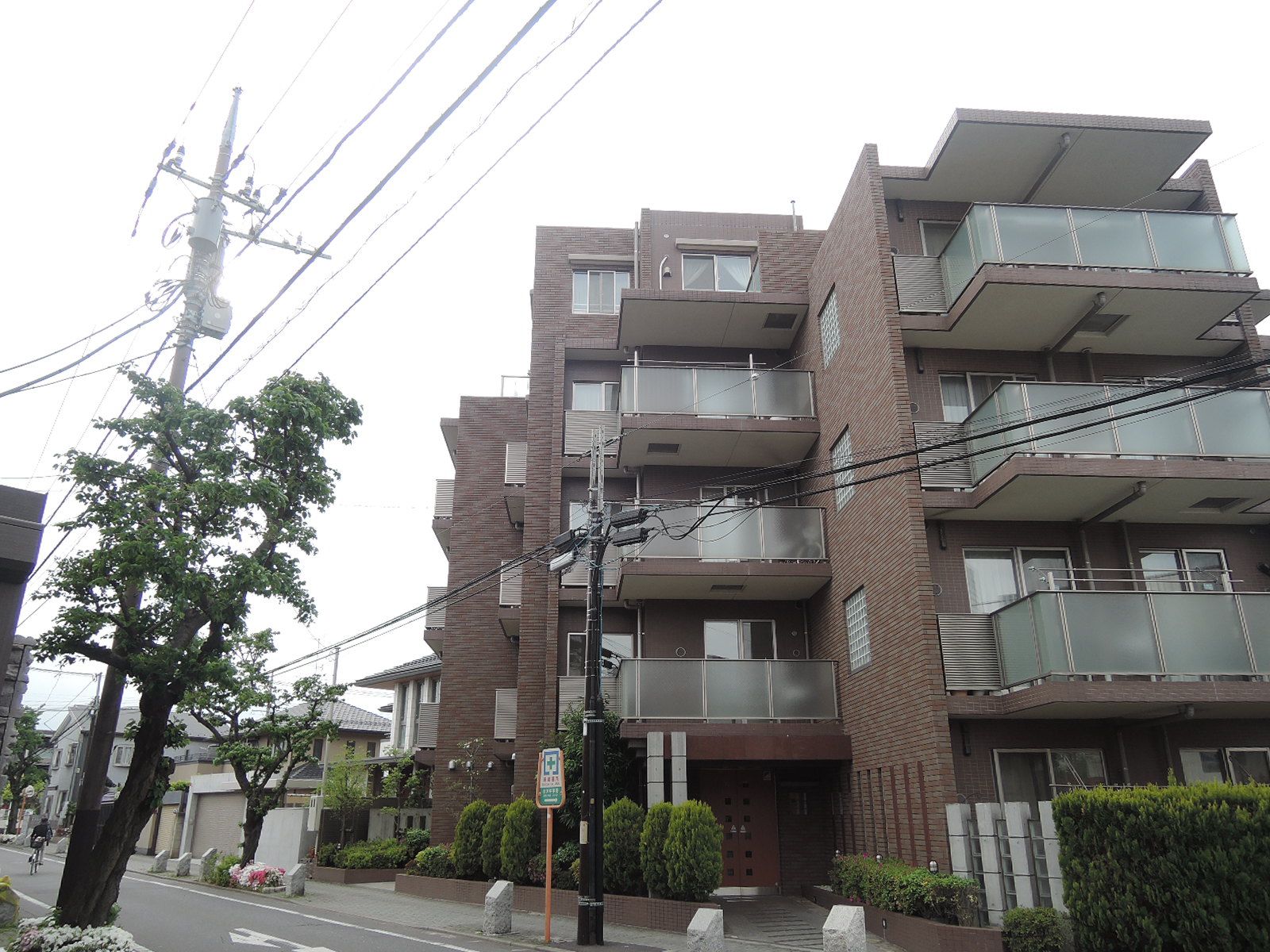 周囲は住宅街
