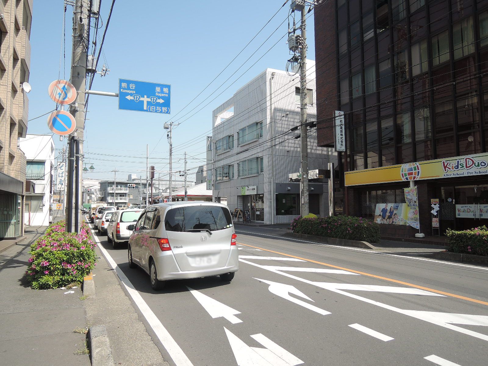 セブンビル前面の通り