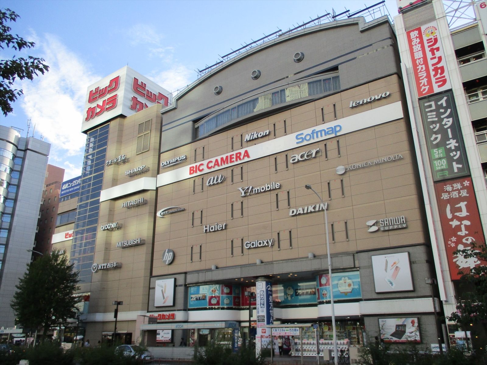 向かいのビックカメラ名古屋駅西店