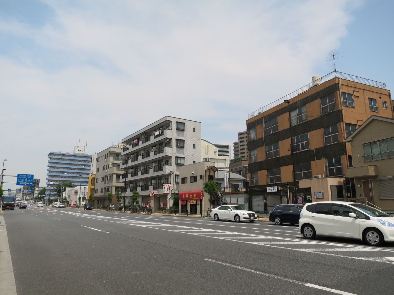 丸八通り沿いの立地