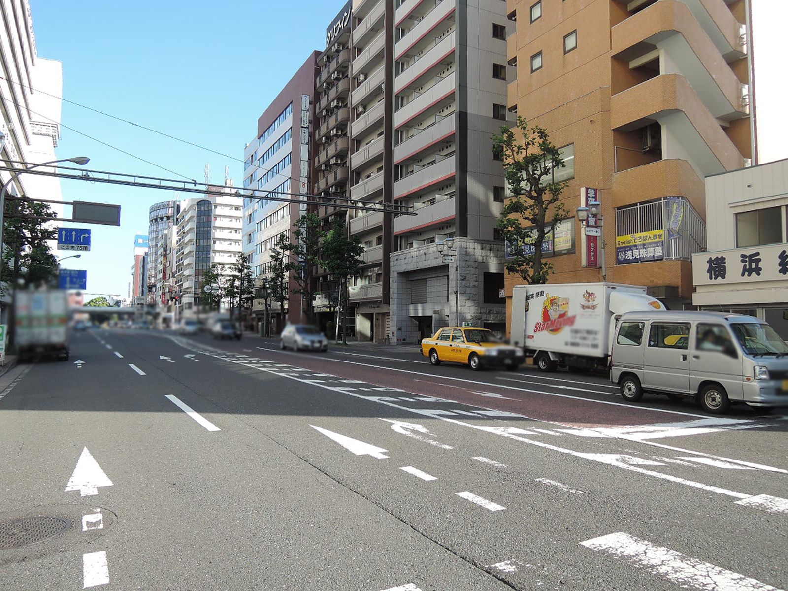 桜木町駅前ビル前面の通り
