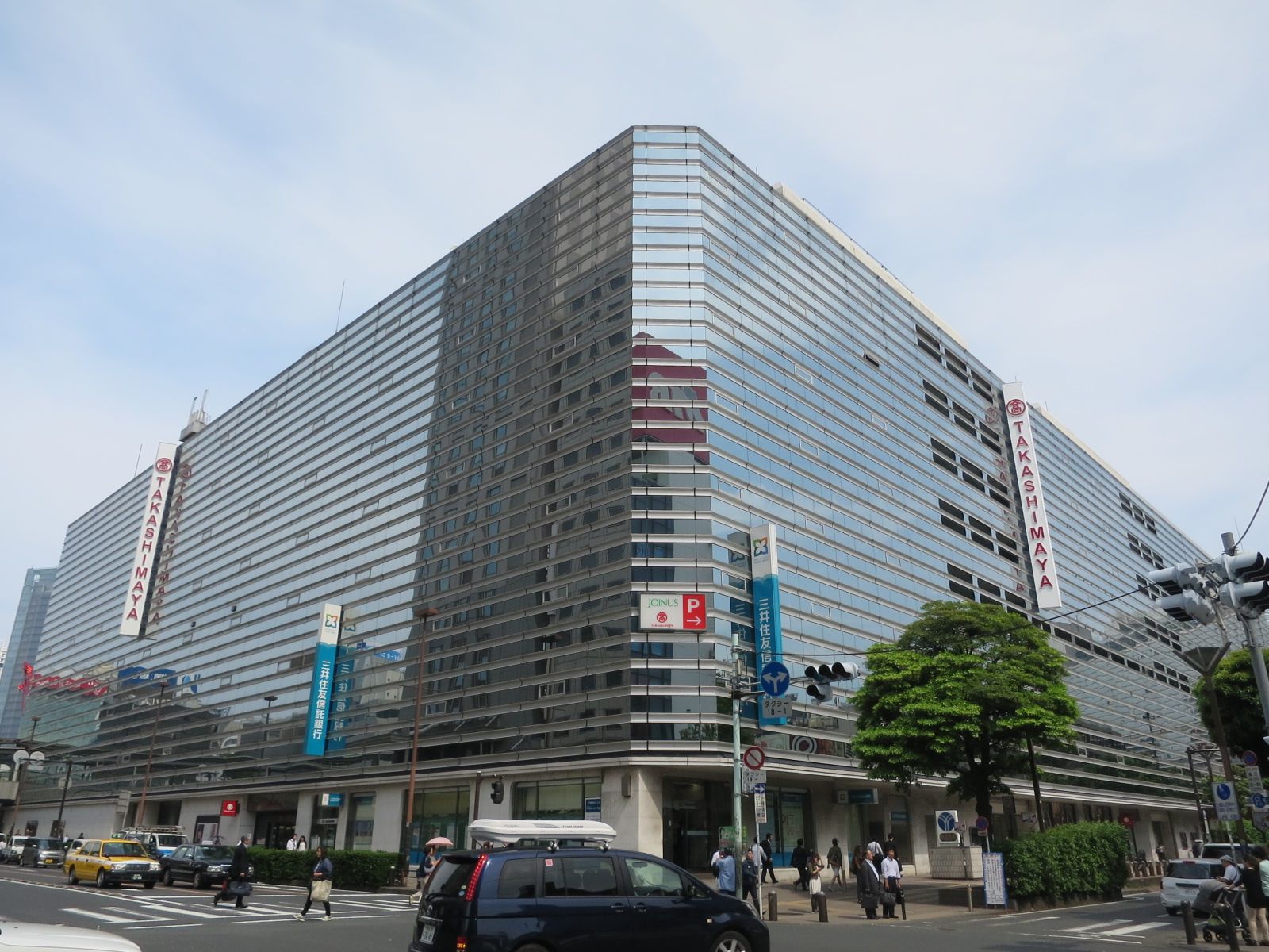 斜め向かいの横浜高島屋