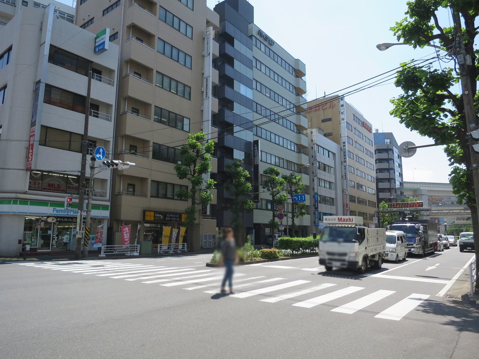 エヌケイテクノビル前面の通り