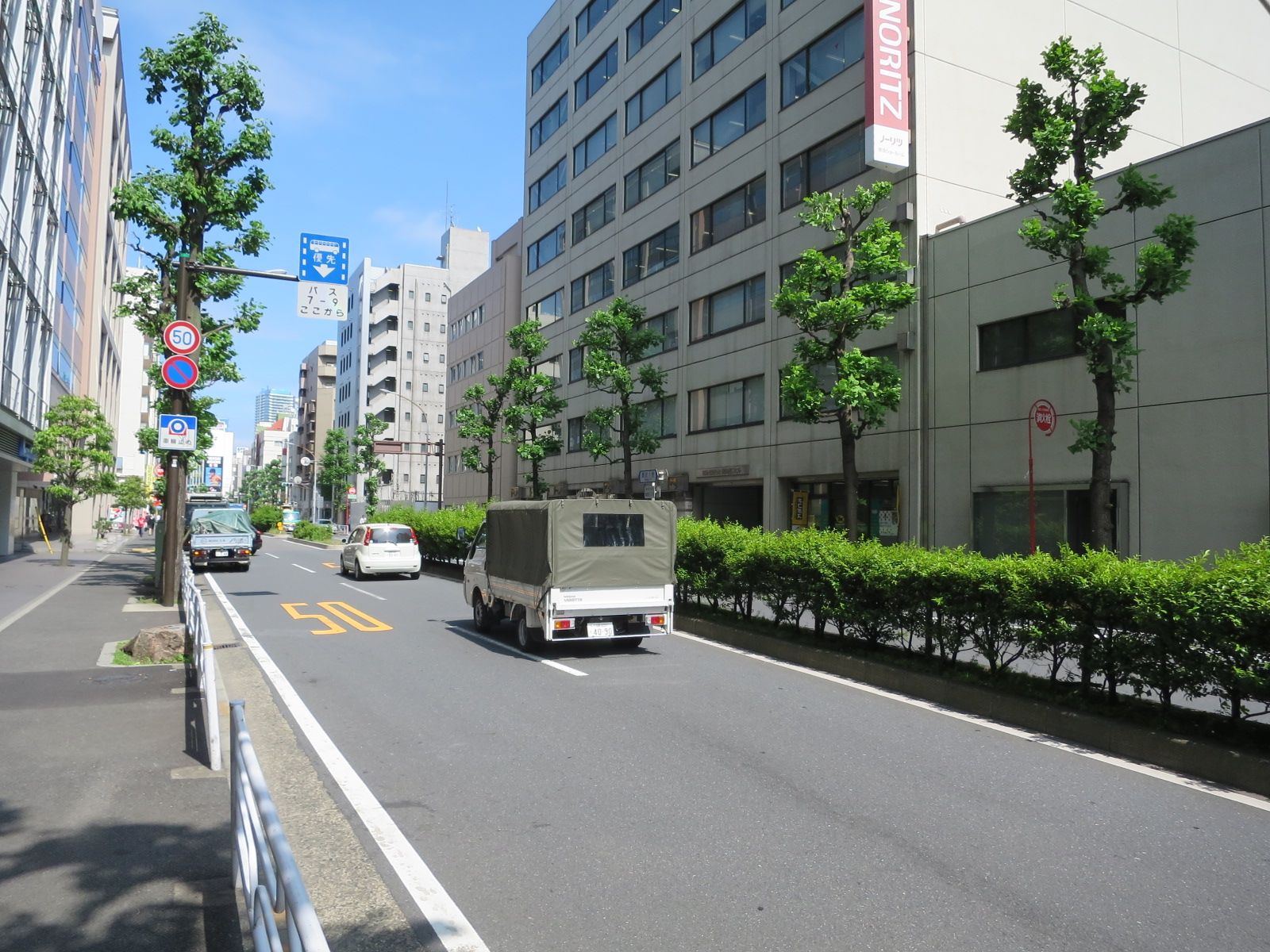 木口ビル前面の通り