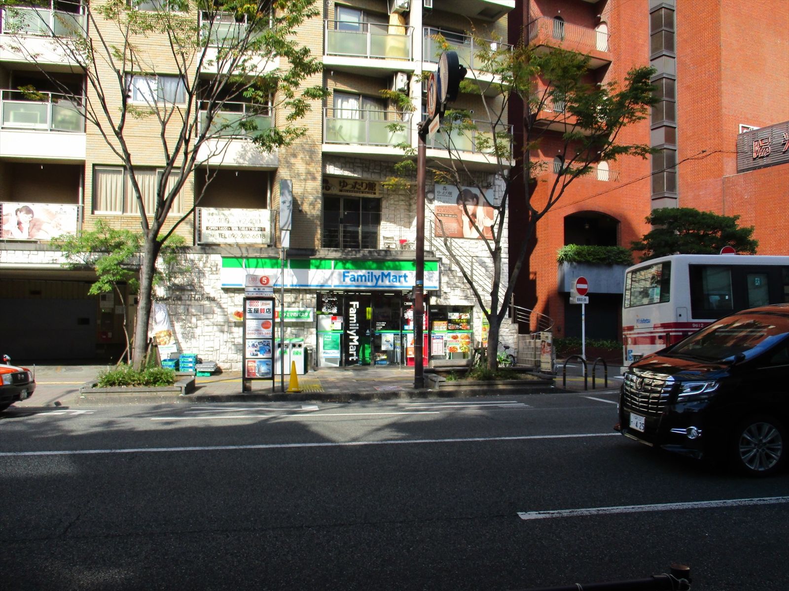 徒歩1分のファミリーマート