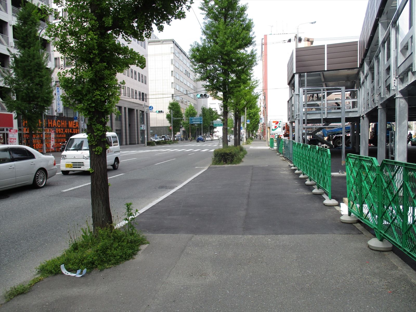 博多東エースビル前面の通り