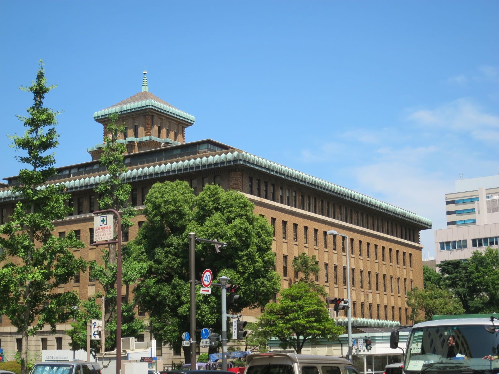 徒歩1分の神奈川県庁