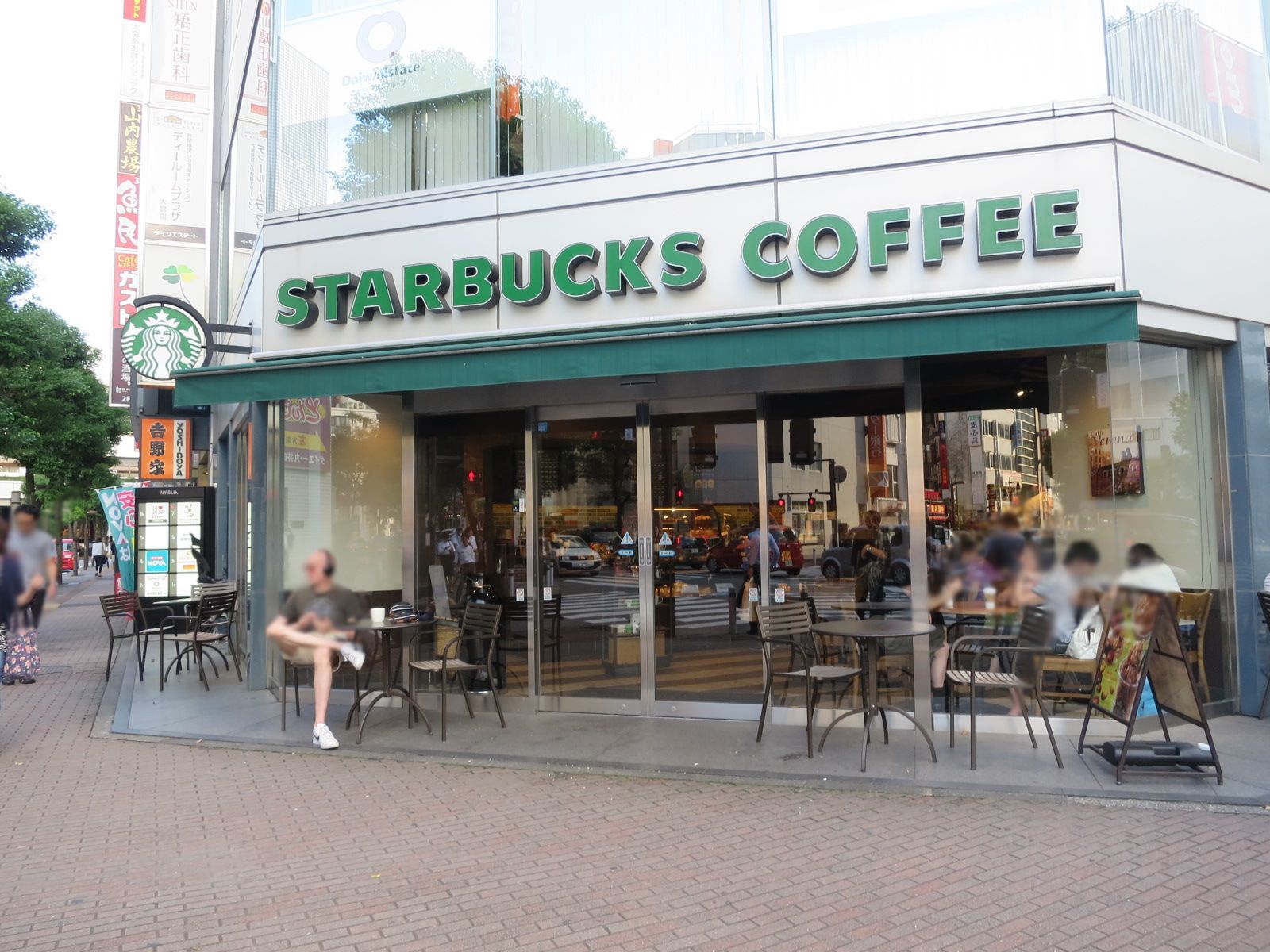 徒歩1分のスターバックス大宮西口店