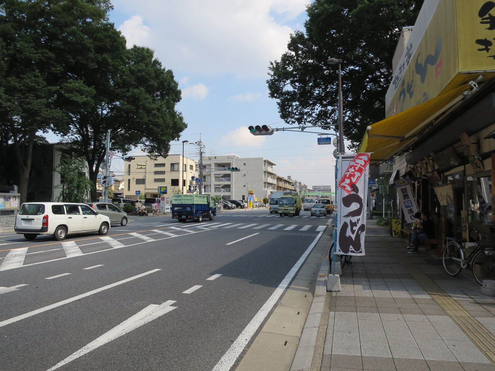 ワンライトビル前面の通り