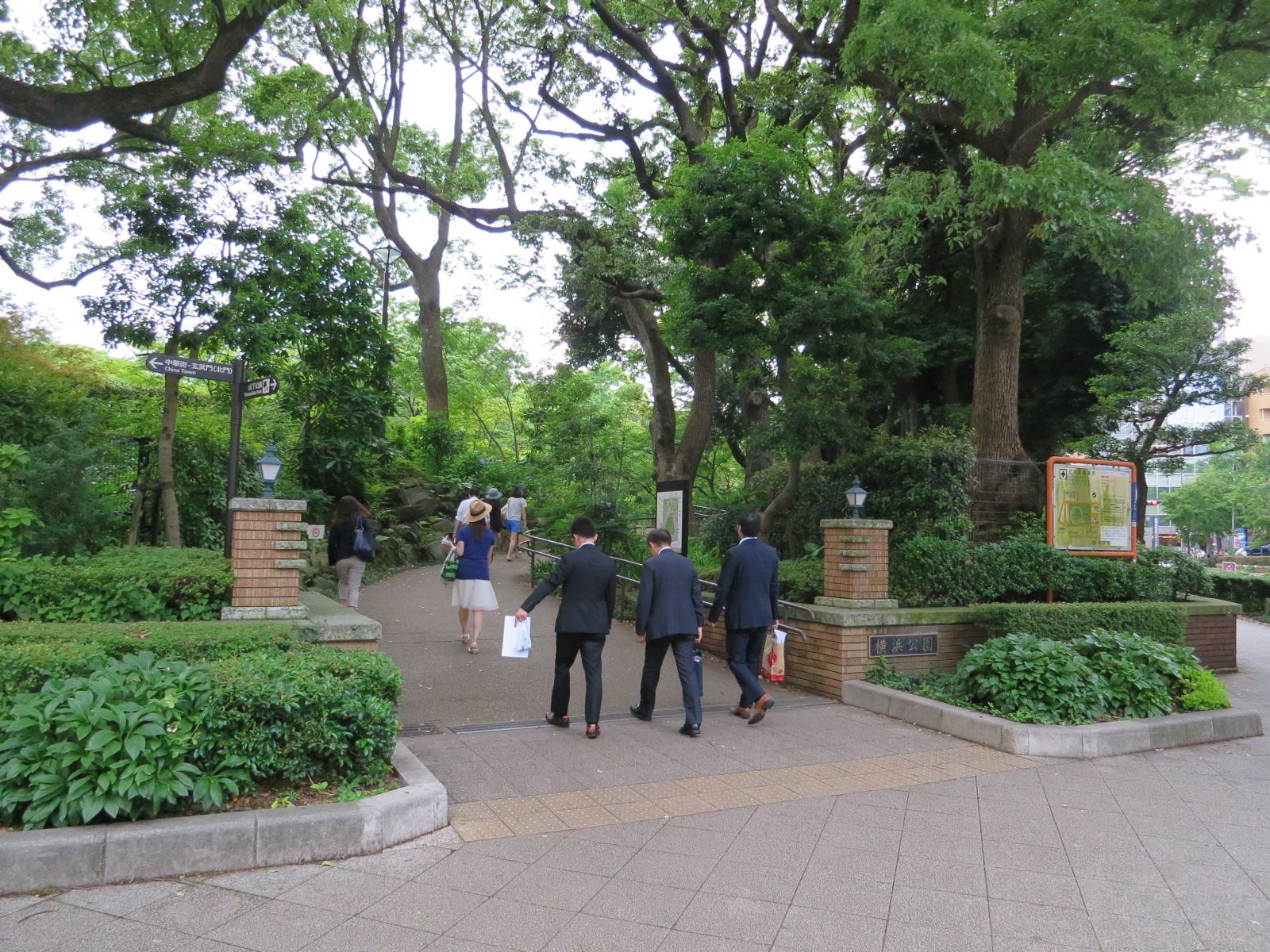 徒歩2分の横浜公園・横浜スタジアム