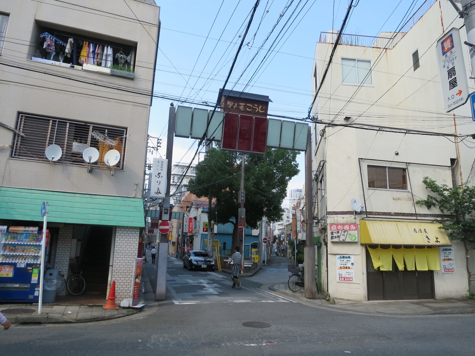 周囲は住宅街