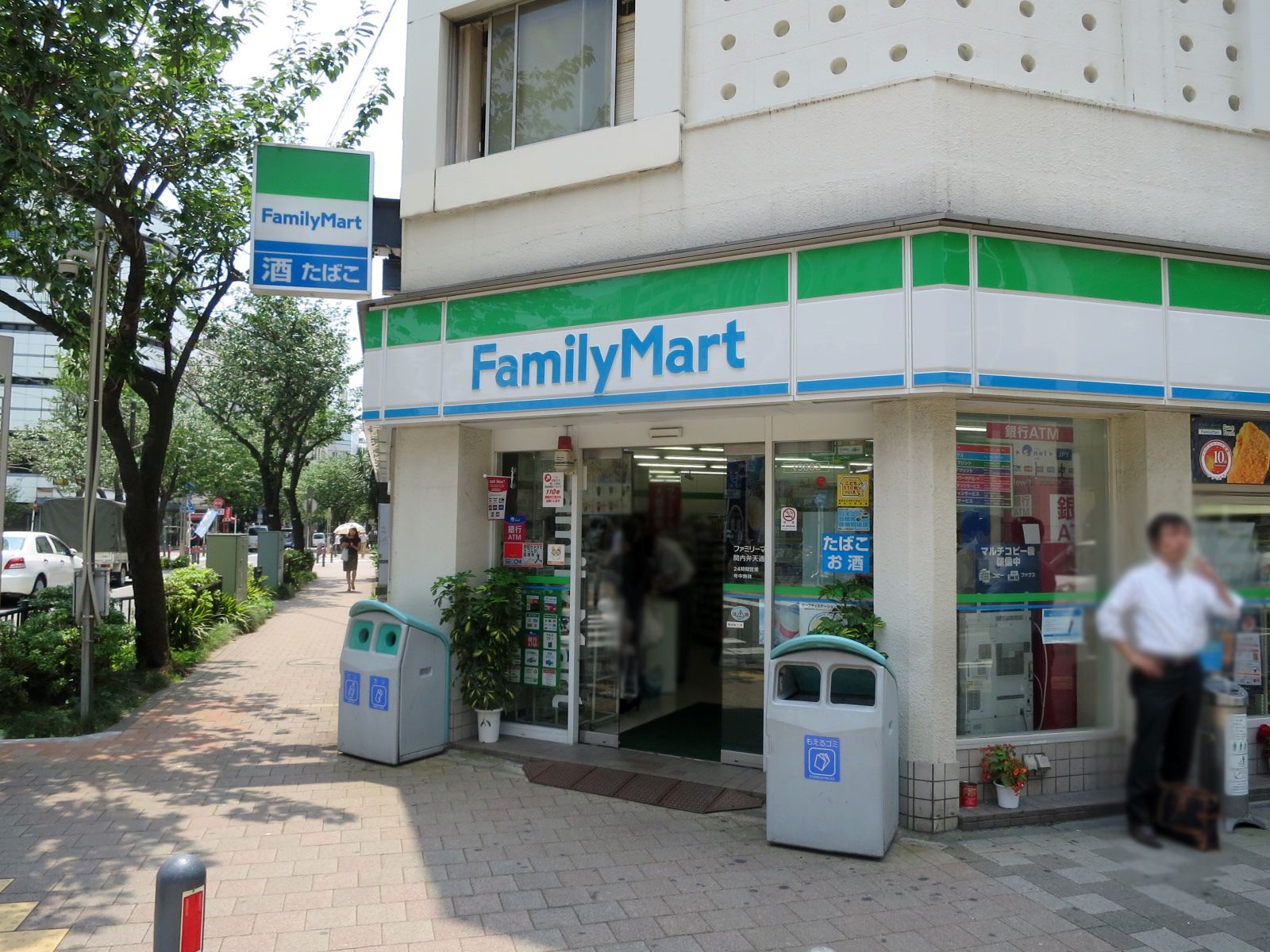 徒歩1分のファミリーマート関内弁天通り店