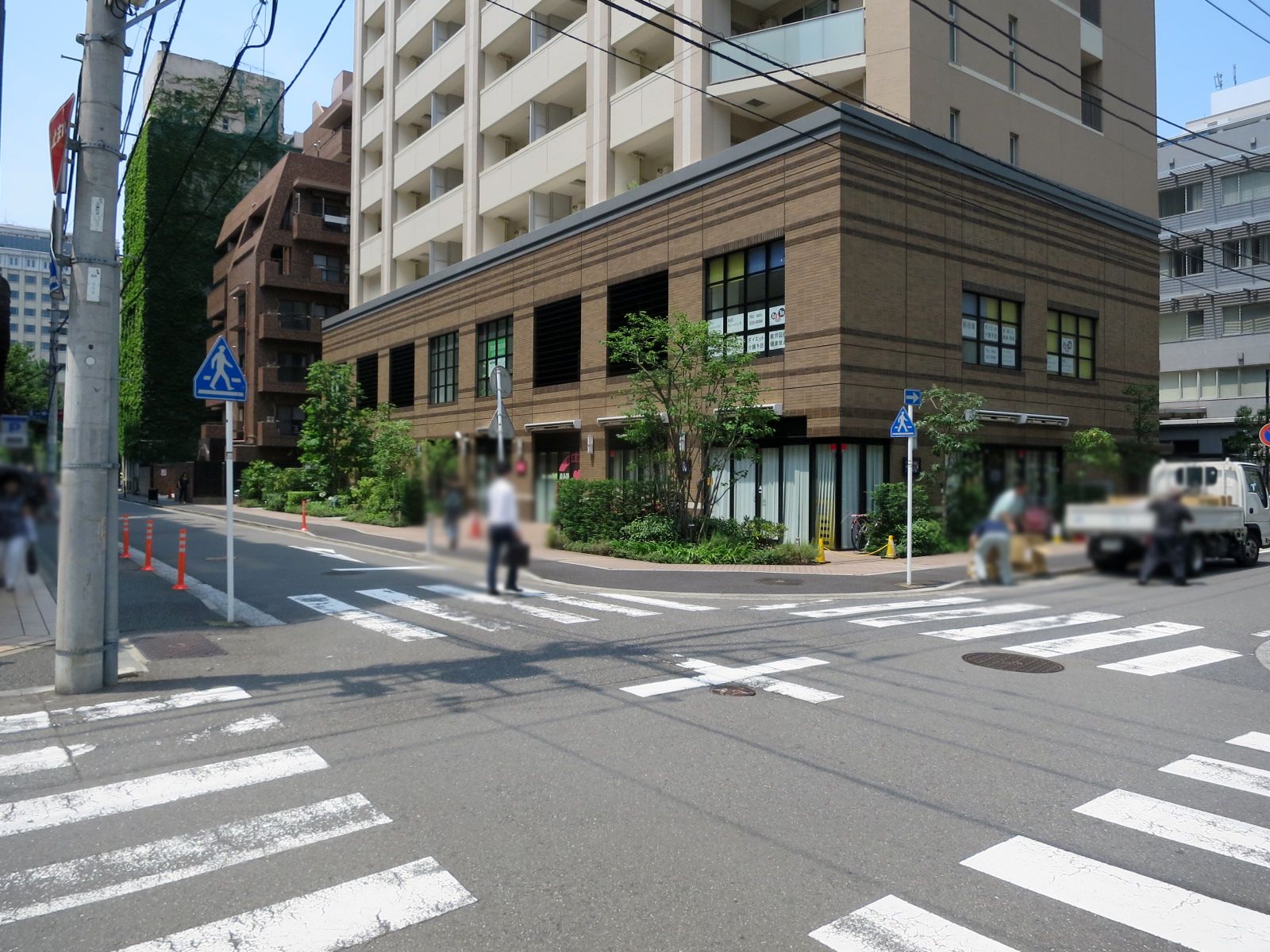 パークホームズ横濱山下公園前面のシルク通り