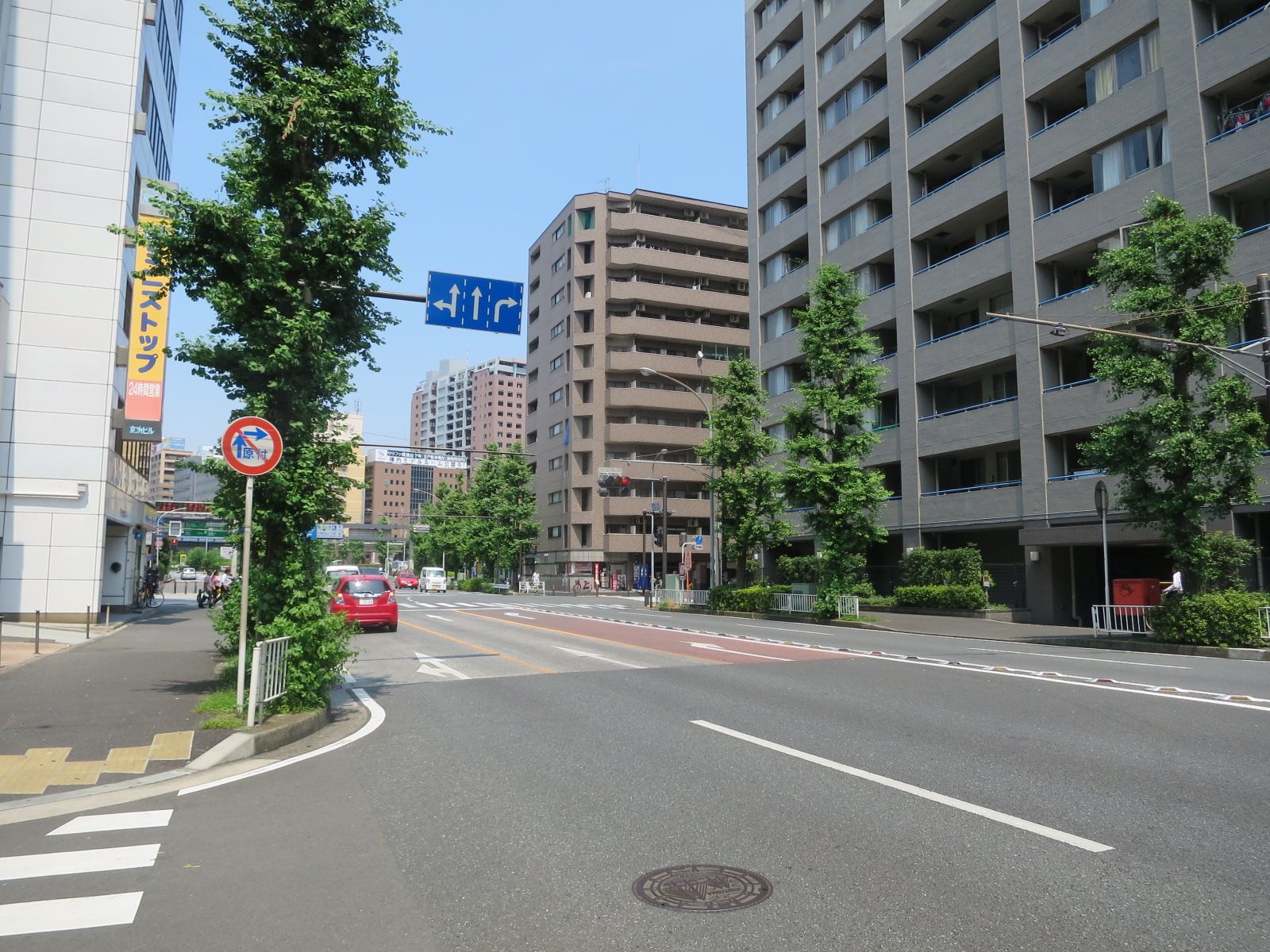 第一ミヤビル前面の通り