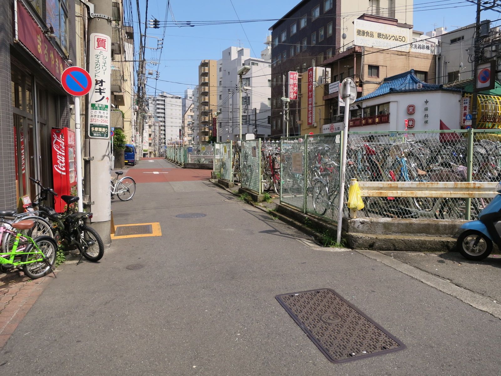 オフィスビル前面道路