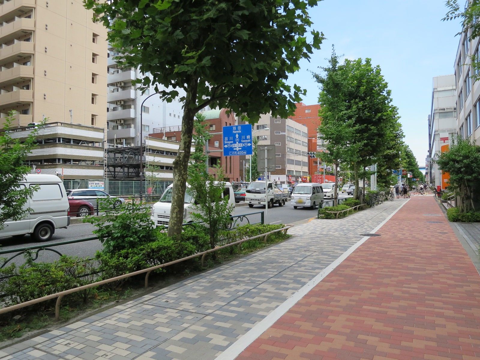 オフィスビル前面道路
