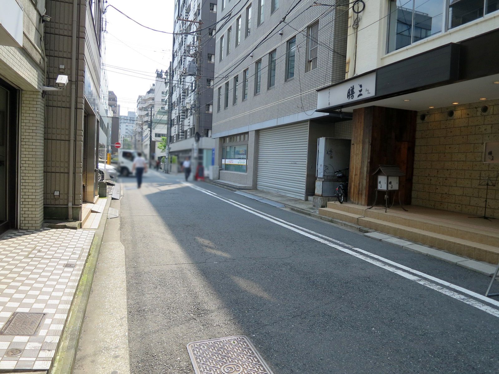 座間不動産ビル前面の通り