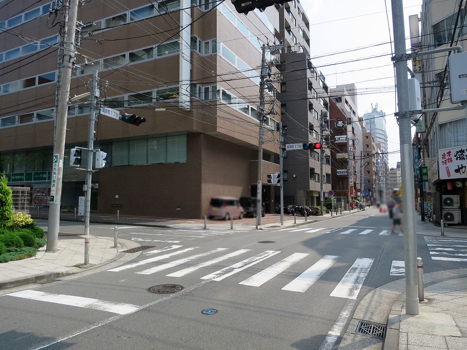 蓬莱町1丁目交差点向かい