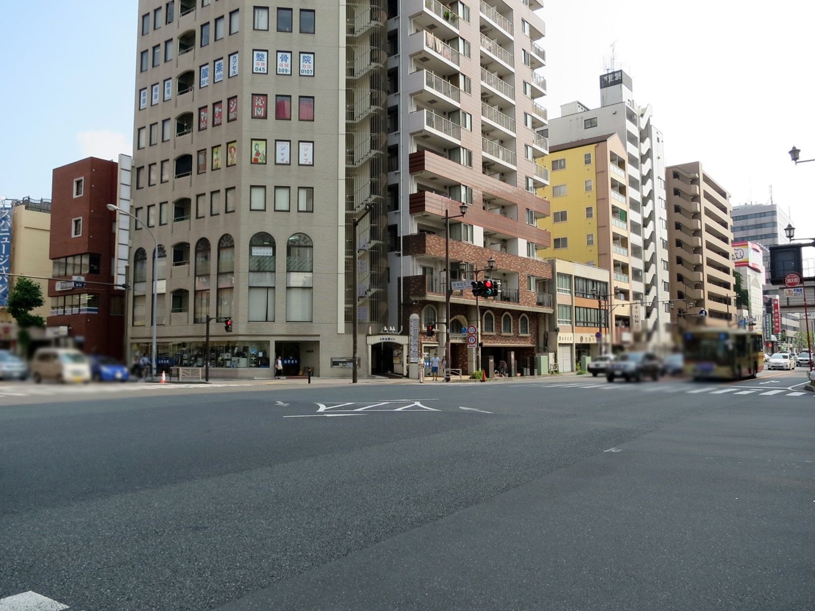 国道16号・長者町五丁目交差点向かい