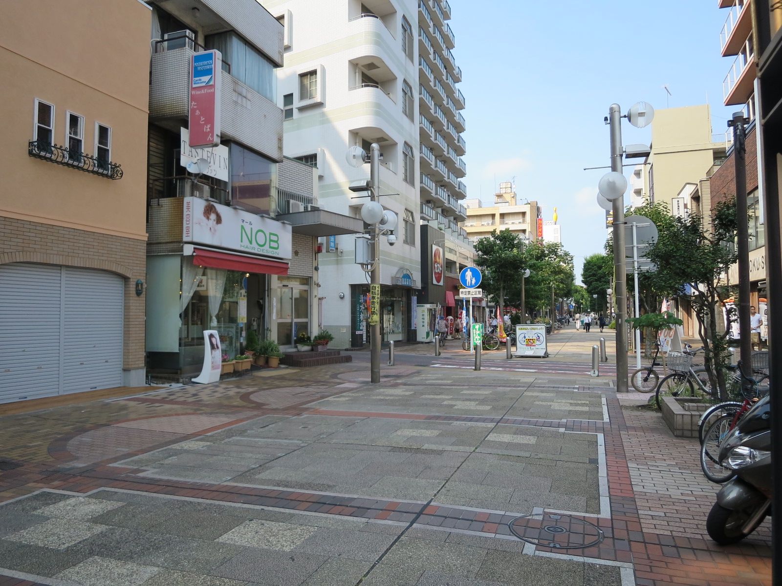 伊勢佐木町商店街沿い