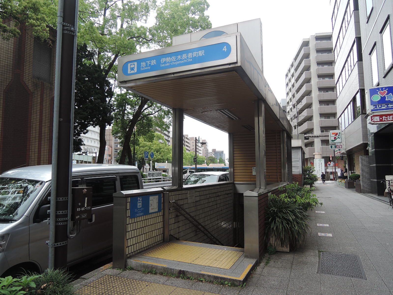 最寄りの「伊勢佐木長者町駅」